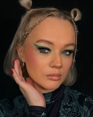 22